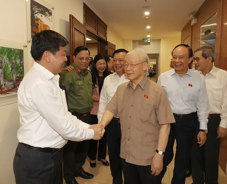 ĐBQH, Tổng Bí thư Nguyễn Phú Trọng báo cáo cử tri về công tác kỷ luật cán bộ - Ảnh 3. ĐBQH, Tổng Bí thư Nguyễn Phú Trọng báo cáo cử tri về công tác kỷ luật cán bộ - Ảnh 3.