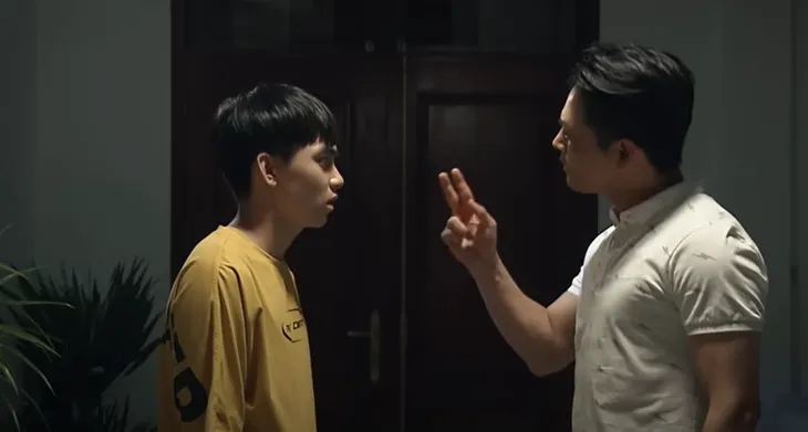 Lối nhỏ vào đời - Tập 12: Quen Hoài, Dũng bị bố cắt hết tiền chi tiêu - Ảnh 1. Lối nhỏ vào đời - Tập 12: Quen Hoài, Dũng bị bố cắt hết tiền chi tiêu - Ảnh 1.