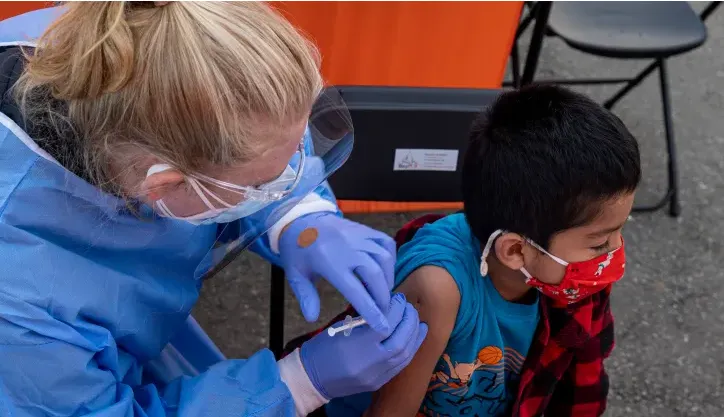 Tiêm vaccine cho trẻ từ 6 tháng tuổi - sự khởi đầu mới cho tuổi thơ bình thường của trẻ em - Ảnh 1. Tiêm vaccine cho trẻ từ 6 tháng tuổi - sự khởi đầu mới cho tuổi thơ bình thường của trẻ em - Ảnh 1.