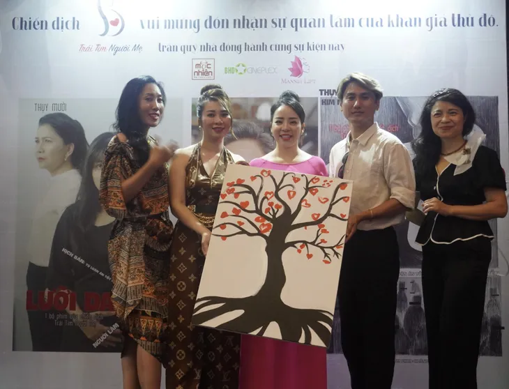Công chiếu phim ngắn “Lưỡi dao” tại Hà Nội - Nhiều cảm xúc - Ảnh 4. Công chiếu phim ngắn “Lưỡi dao” tại Hà Nội - Nhiều cảm xúc - Ảnh 4.