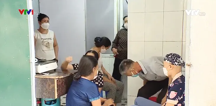 Bệnh nhân mòn mỏi chờ thuốc điều trị - Ảnh 1. Bệnh nhân mòn mỏi chờ thuốc điều trị - Ảnh 1.