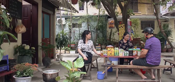 Lối nhỏ vào đời - Tập 13: Cô giáo phát hiện ra Dũng thuê người đi họp phụ huynh - Ảnh 5. Lối nhỏ vào đời - Tập 13: Cô giáo phát hiện ra Dũng thuê người đi họp phụ huynh - Ảnh 5.