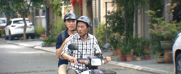 Lối nhỏ vào đời - Tập 13: Bố Dũng tức điên khi biết con trai lừa mình - Ảnh 11. Lối nhỏ vào đời - Tập 13: Bố Dũng tức điên khi biết con trai lừa mình - Ảnh 11.