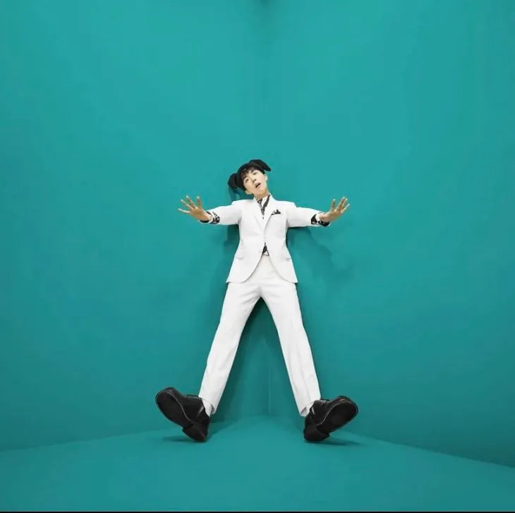 J-Hope (BTS) thông báo ra mắt album solo đầu tay - Ảnh 2. J-Hope (BTS) thông báo ra mắt album solo đầu tay - Ảnh 2.
