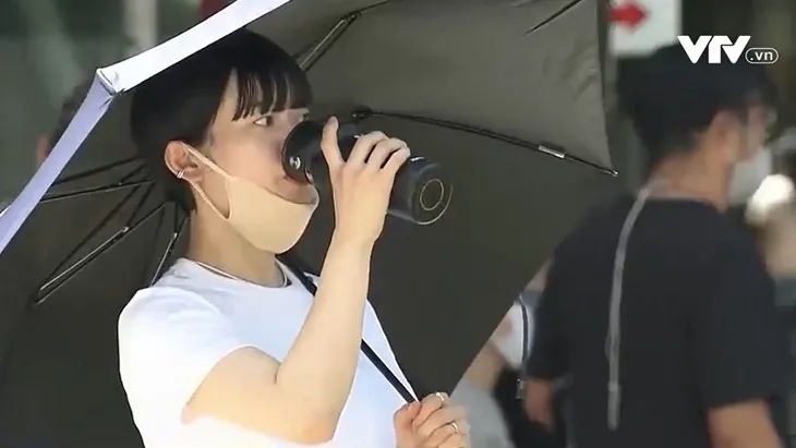 Nắng nóng tiếp tục kéo dài, Nhật Bản yêu cầu người dân hợp tác tiết kiệm điện - Ảnh 1. Nắng nóng tiếp tục kéo dài, Nhật Bản yêu cầu người dân hợp tác tiết kiệm điện - Ảnh 1.