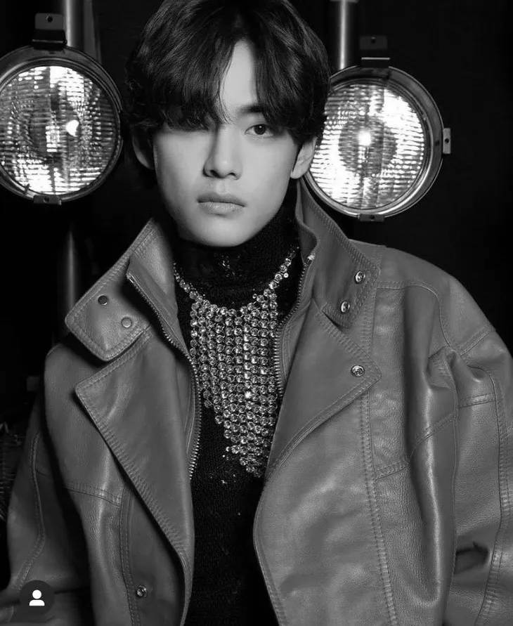 V (BTS), Lisa (BLACKPINK) và Park Bo Gum - Bộ ba quyền lực khuấy đảo Tuần lễ thời trang Paris - Ảnh 7. V (BTS), Lisa (BLACKPINK) và Park Bo Gum - Bộ ba quyền lực khuấy đảo Tuần lễ thời trang Paris - Ảnh 7.