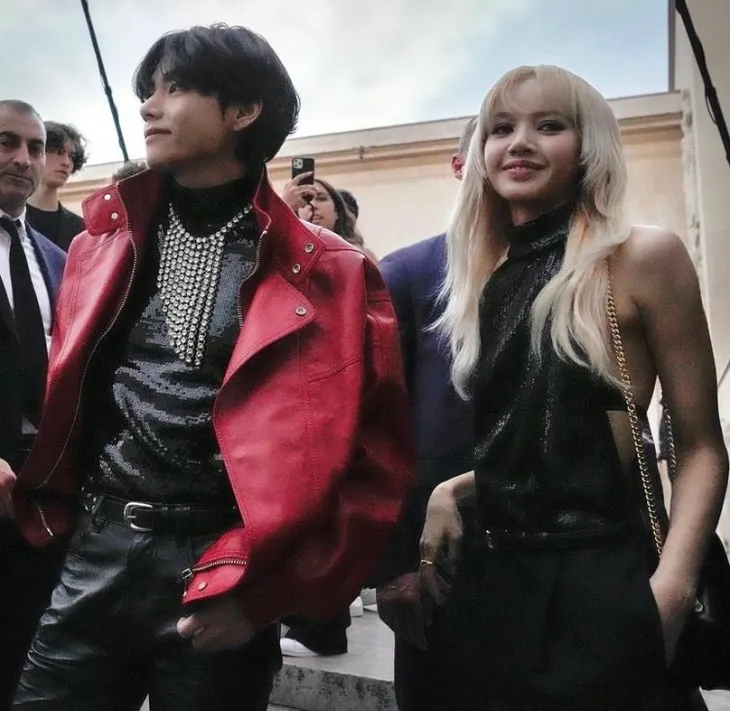 V (BTS), Lisa (BLACKPINK) và Park Bo Gum - Bộ ba quyền lực khuấy đảo Tuần lễ thời trang Paris - Ảnh 1. V (BTS), Lisa (BLACKPINK) và Park Bo Gum - Bộ ba quyền lực khuấy đảo Tuần lễ thời trang Paris - Ảnh 1.