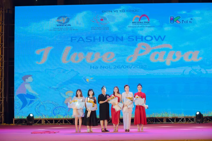 Điểm chạm gia đình trong đêm nhạc kịch của các mẫu nhí - Ảnh 23. Điểm chạm gia đình trong đêm nhạc kịch của các mẫu nhí - Ảnh 23.