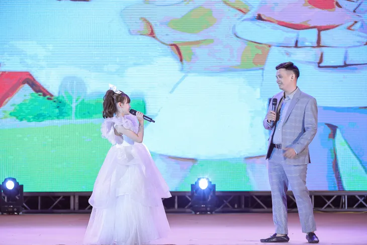 Điểm chạm gia đình trong đêm nhạc kịch của các mẫu nhí - Ảnh 22. Điểm chạm gia đình trong đêm nhạc kịch của các mẫu nhí - Ảnh 22.