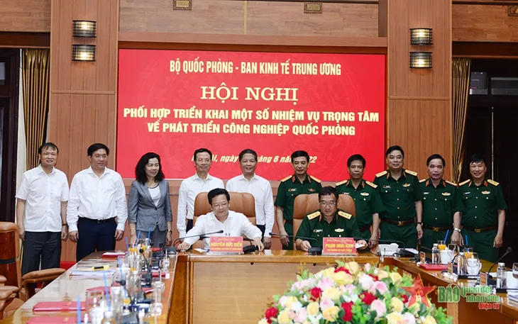 Triển khai nhiệm vụ phát triển công nghiệp quốc phòng - Ảnh 4. Triển khai nhiệm vụ phát triển công nghiệp quốc phòng - Ảnh 4.