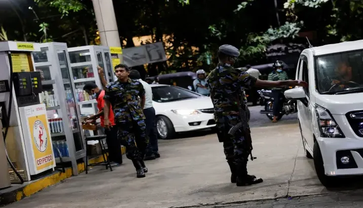 Ô tô, xe máy tại Sri Lanka bị “vứt xó” sau 1 đêm - Ảnh 1. Ô tô, xe máy tại Sri Lanka bị “vứt xó” sau 1 đêm - Ảnh 1.
