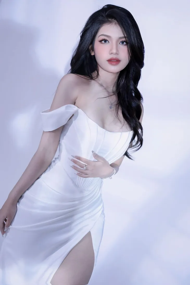 Nhan sắc đời thường của nữ sinh vào vai cảnh sát Như Ý Bão ngầm - Ảnh 9. Nhan sắc đời thường của nữ sinh vào vai cảnh sát Như Ý Bão ngầm - Ảnh 9.