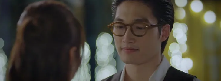 Thương ngày nắng về - Tập 39: Phong ghen nổ mắt khi Vân được trai lạ tiếp cận - Ảnh 2. Thương ngày nắng về - Tập 39: Phong ghen nổ mắt khi Vân được trai lạ tiếp cận - Ảnh 2.