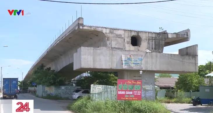 Những cây cầu trăm tỷ bị bỏ hoang ở TP Hồ Chí Minh - Ảnh 1. Những cây cầu trăm tỷ bị bỏ hoang ở TP Hồ Chí Minh - Ảnh 1.