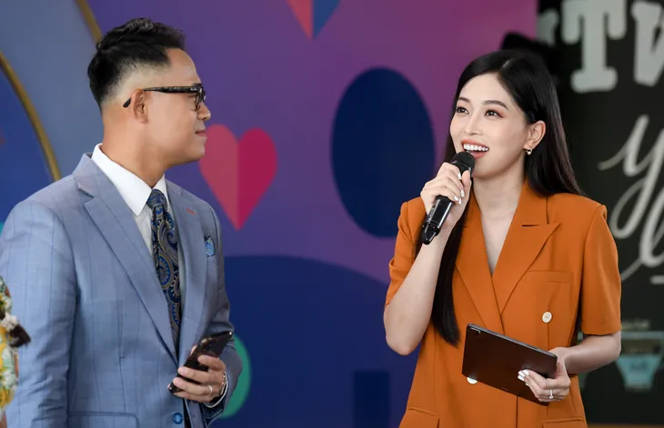 Á hậu Phương Nga cô đơn giữa dàn MC chuẩn bỉm sữa - Ảnh 6. Á hậu Phương Nga cô đơn giữa dàn MC chuẩn bỉm sữa - Ảnh 6.