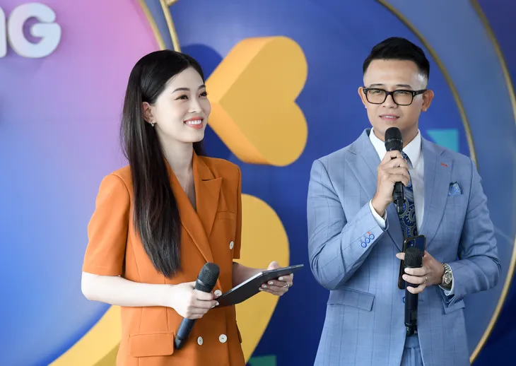 Á hậu Phương Nga cô đơn giữa dàn MC chuẩn bỉm sữa - Ảnh 8. Á hậu Phương Nga cô đơn giữa dàn MC chuẩn bỉm sữa - Ảnh 8.