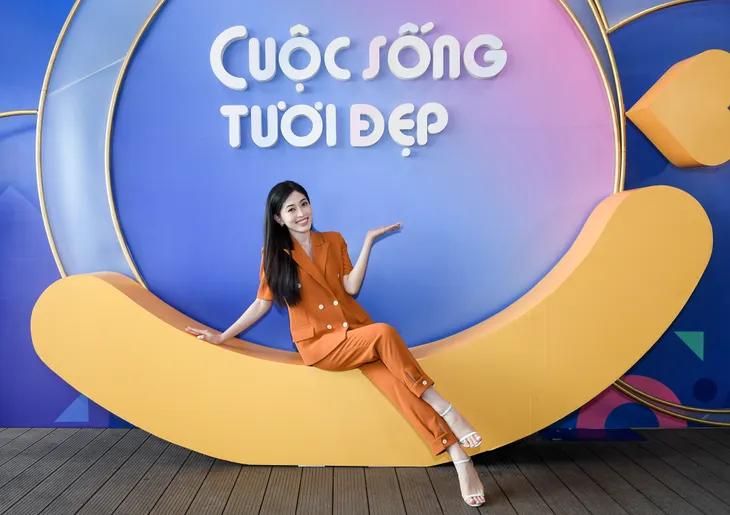 Á hậu Phương Nga cô đơn giữa dàn MC chuẩn bỉm sữa - Ảnh 33. Á hậu Phương Nga cô đơn giữa dàn MC chuẩn bỉm sữa - Ảnh 33.