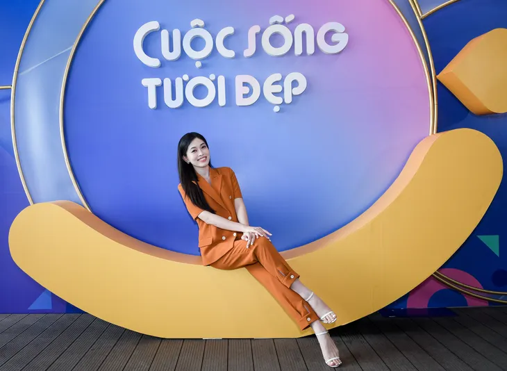 Á hậu Phương Nga cô đơn giữa dàn MC chuẩn bỉm sữa - Ảnh 34. Á hậu Phương Nga cô đơn giữa dàn MC chuẩn bỉm sữa - Ảnh 34.