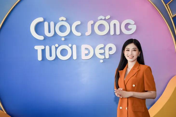 Á hậu Phương Nga cô đơn giữa dàn MC chuẩn bỉm sữa - Ảnh 35. Á hậu Phương Nga cô đơn giữa dàn MC chuẩn bỉm sữa - Ảnh 35.