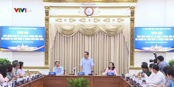 Cấp thiết phải thiết lập trung tâm mua sắm thiết bị y tế và thuốc - Ảnh 1. Cấp thiết phải thiết lập trung tâm mua sắm thiết bị y tế và thuốc - Ảnh 1.