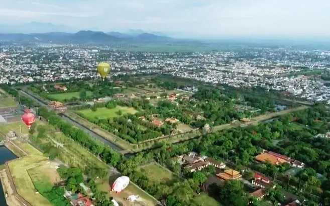 Tuần lễ Festival Huế: Ngắm Kinh thành Huế từ trên cao - Ảnh 2. Tuần lễ Festival Huế: Ngắm Kinh thành Huế từ trên cao - Ảnh 2.