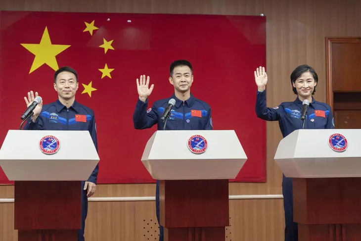 Xây dựng trạm trên vũ trụ, Trung Quốc chuẩn bị phóng tàu Thần Châu-14 cùng phi hành đoàn - Ảnh 2. Xây dựng trạm trên vũ trụ, Trung Quốc chuẩn bị phóng tàu Thần Châu-14 cùng phi hành đoàn - Ảnh 2.