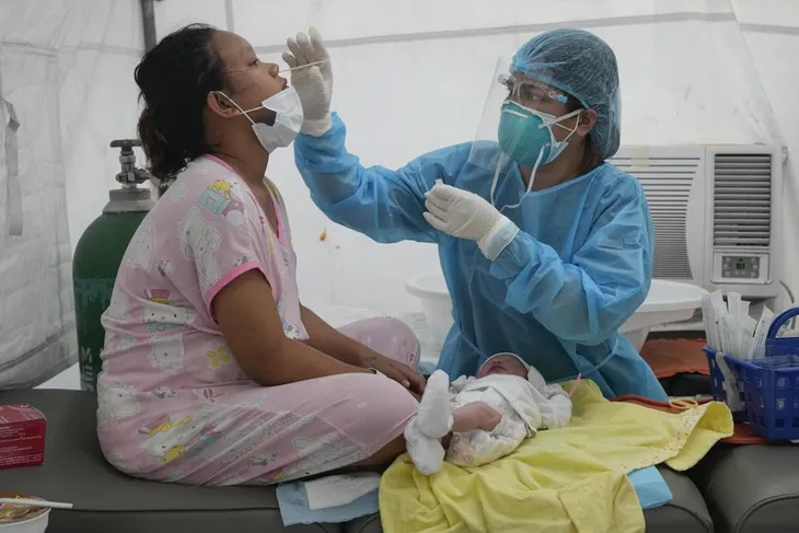 20% bệnh nhân COVID-19 nặng nhập viện có tổn thương thận, Philippines phát hiện ca nhiễm dòng phụ BA.5 của Omicron - Ảnh 2. 20% bệnh nhân COVID-19 nặng nhập viện có tổn thương thận, Philippines phát hiện ca nhiễm dòng phụ BA.5 của Omicron - Ảnh 2.