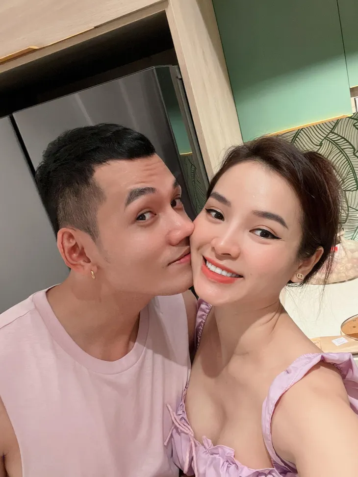Lý Bình - Phương Trinh Jolie tiết lộ cuộc sống mới sau đám cưới - Ảnh 3. Lý Bình - Phương Trinh Jolie tiết lộ cuộc sống mới sau đám cưới - Ảnh 3.