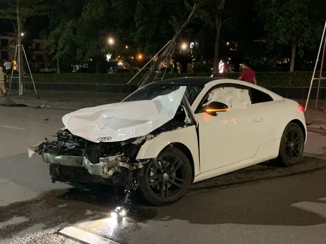 Khởi tố, bắt tạm giam tài xế lái xe Audi đâm tử vong 3 người trong một gia đình - Ảnh 2. Khởi tố, bắt tạm giam tài xế lái xe Audi đâm tử vong 3 người trong một gia đình - Ảnh 2.