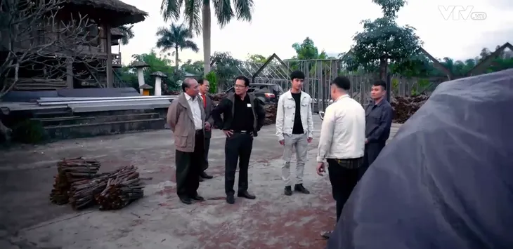 Bão ngầm - Tập 70: Biết Hạ Lam là cảnh sát ngầm, vì sao tên Đức vẫn giữ cô ở bên? - Ảnh 19. Bão ngầm - Tập 70: Biết Hạ Lam là cảnh sát ngầm, vì sao tên Đức vẫn giữ cô ở bên? - Ảnh 19.