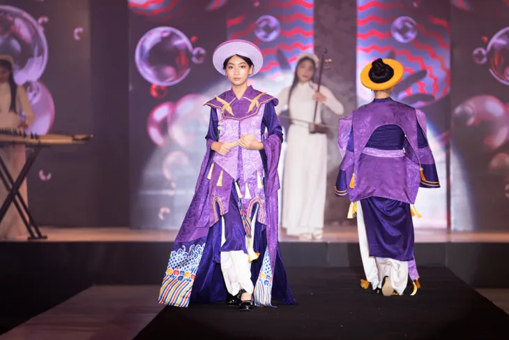 Quảng bá văn hóa du lịch qua thời trang tại Vietnam International Fashion Tour - Ảnh 6. Quảng bá văn hóa du lịch qua thời trang tại Vietnam International Fashion Tour - Ảnh 6.