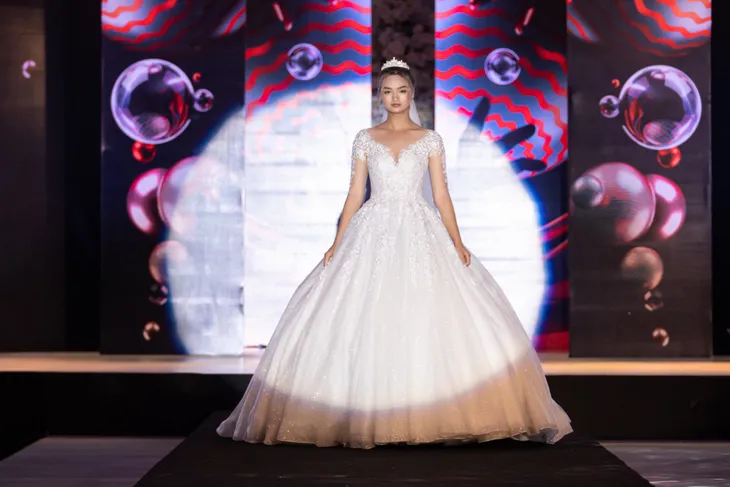 Quảng bá văn hóa du lịch qua thời trang tại Vietnam International Fashion Tour - Ảnh 3. Quảng bá văn hóa du lịch qua thời trang tại Vietnam International Fashion Tour - Ảnh 3.