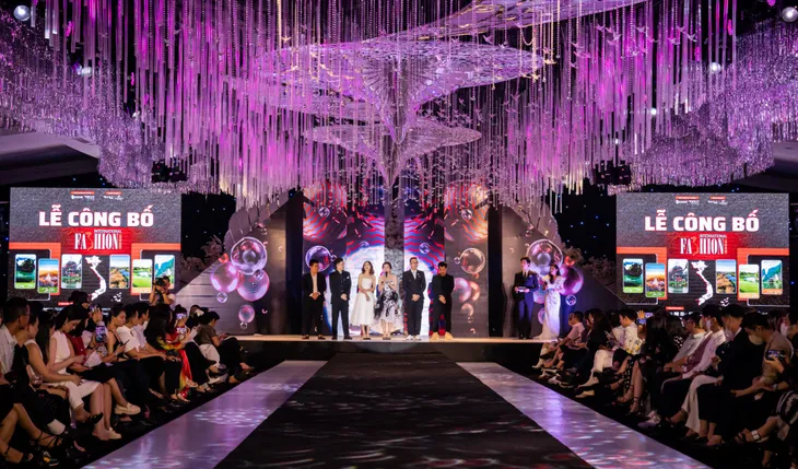Quảng bá văn hóa du lịch qua thời trang tại Vietnam International Fashion Tour - Ảnh 1. Quảng bá văn hóa du lịch qua thời trang tại Vietnam International Fashion Tour - Ảnh 1.