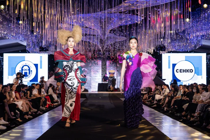Quảng bá văn hóa du lịch qua thời trang tại Vietnam International Fashion Tour - Ảnh 10. Quảng bá văn hóa du lịch qua thời trang tại Vietnam International Fashion Tour - Ảnh 10.