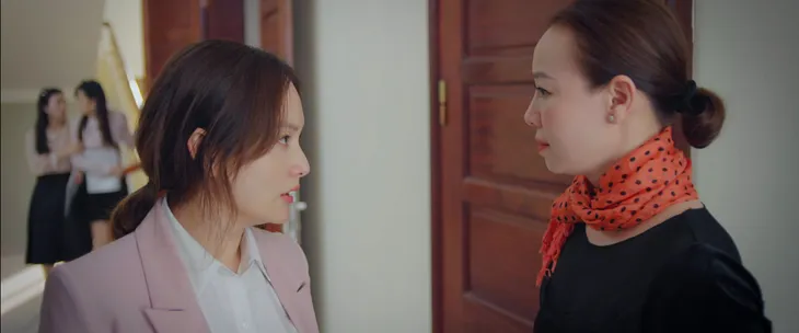 Thương ngày nắng về 2 - Tập 28: Khánh lên cơn khi bị tên sếp biến thái tiếp tục quấy rối - Ảnh 2. Thương ngày nắng về 2 - Tập 28: Khánh lên cơn khi bị tên sếp biến thái tiếp tục quấy rối - Ảnh 2.