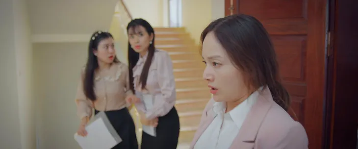 Thương ngày nắng về 2 - Tập 28: Khánh lên cơn khi bị tên sếp biến thái tiếp tục quấy rối - Ảnh 1. Thương ngày nắng về 2 - Tập 28: Khánh lên cơn khi bị tên sếp biến thái tiếp tục quấy rối - Ảnh 1.