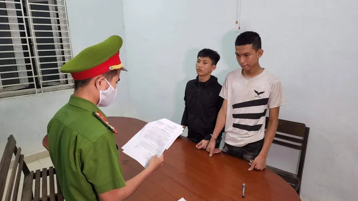 Mâu thuẫn trong quán net, nhóm thanh niên vác hung khí chém người trả thù - Ảnh 1.