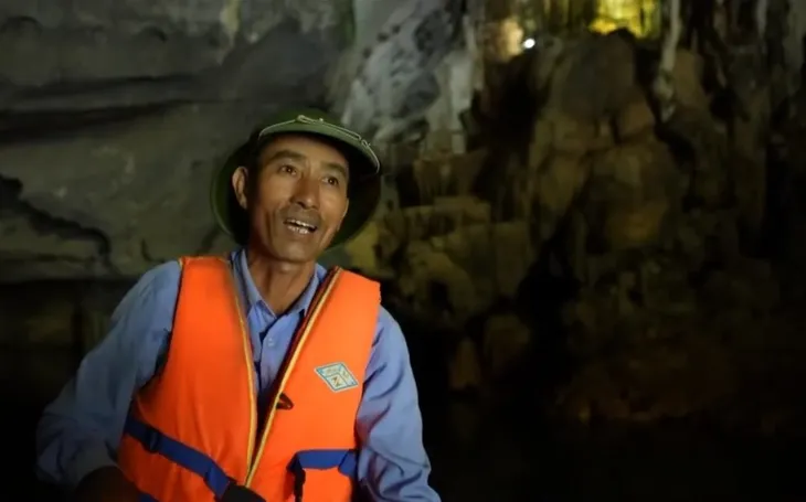 Những người chèo thuyền ở động Phong Nha trả lại tài sản cho du khách - Ảnh 1. Những người chèo thuyền ở động Phong Nha trả lại tài sản cho du khách - Ảnh 1.