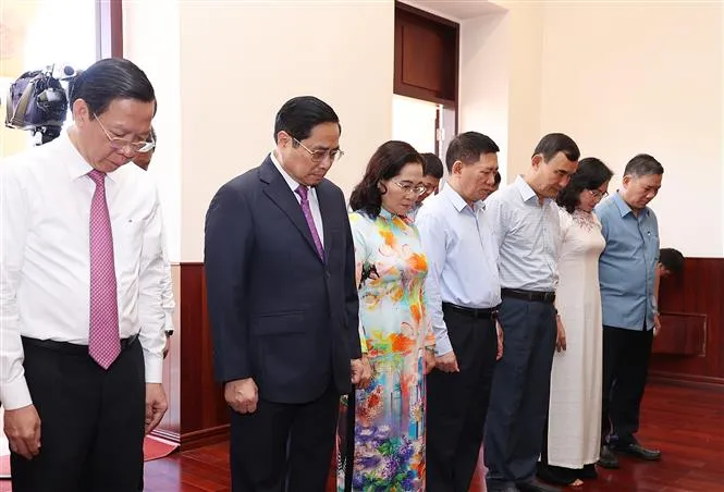 Kỷ niệm 111 năm Ngày Bác Hồ ra đi tìm đường cứu nước - Ảnh 1. Kỷ niệm 111 năm Ngày Bác Hồ ra đi tìm đường cứu nước - Ảnh 1.