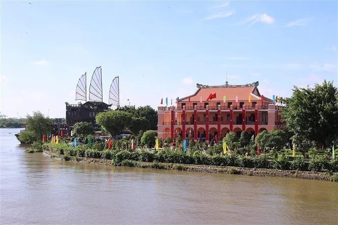 Kỷ niệm 111 năm Ngày Bác Hồ ra đi tìm đường cứu nước - Ảnh 3. Kỷ niệm 111 năm Ngày Bác Hồ ra đi tìm đường cứu nước - Ảnh 3.