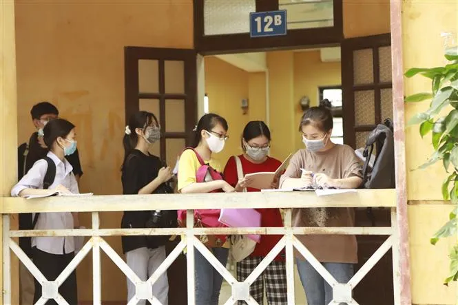 Vĩnh Phúc: Hơn 16.600 học sinh dự thi vào lớp 10 THPT năm học 2022-2023 - Ảnh 1. Vĩnh Phúc: Hơn 16.600 học sinh dự thi vào lớp 10 THPT năm học 2022-2023 - Ảnh 1.