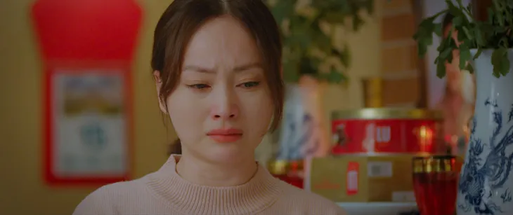 Thương ngày nắng về 2 - Tập 28: Đức được mẹ và chị gái dắt mối đi lấy vợ mới giàu sụ - Ảnh 9. Thương ngày nắng về 2 - Tập 28: Đức được mẹ và chị gái dắt mối đi lấy vợ mới giàu sụ - Ảnh 9.