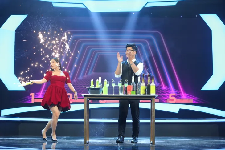 Lâm Vỹ Dạ thua “thảm hại” trước vợ chồng son Phương Trinh Jolie - Lý Bình - Ảnh 4. Lâm Vỹ Dạ thua “thảm hại” trước vợ chồng son Phương Trinh Jolie - Lý Bình - Ảnh 4.