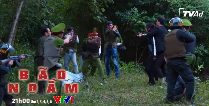 Bão ngầm - Tập 71: Hùng đau đớn chĩa súng vào Hạ Lam - Ảnh 5. Bão ngầm - Tập 71: Hùng đau đớn chĩa súng vào Hạ Lam - Ảnh 5.