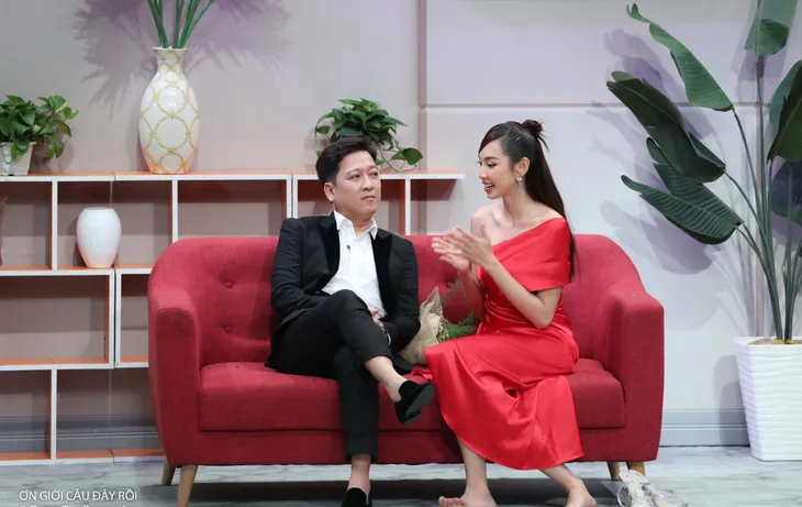 Hoa hậu Thùy Tiên vướng tình tay ba cùng Trường Giang – Hoàng Phi - Ảnh 1. Hoa hậu Thùy Tiên vướng tình tay ba cùng Trường Giang – Hoàng Phi - Ảnh 1.