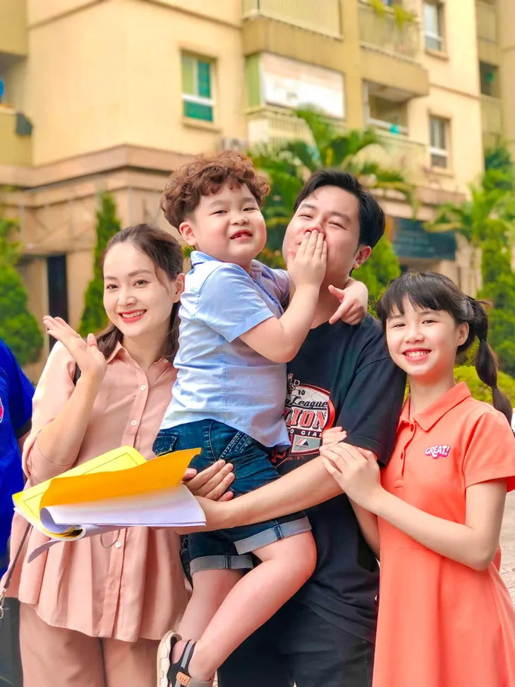 Thương ngày nắng về: Nếu xem phim căng thẳng quá, hãy ngắm hậu trường gia đình Khánh - Đức - Ảnh 2. Thương ngày nắng về: Nếu xem phim căng thẳng quá, hãy ngắm hậu trường gia đình Khánh - Đức - Ảnh 2.