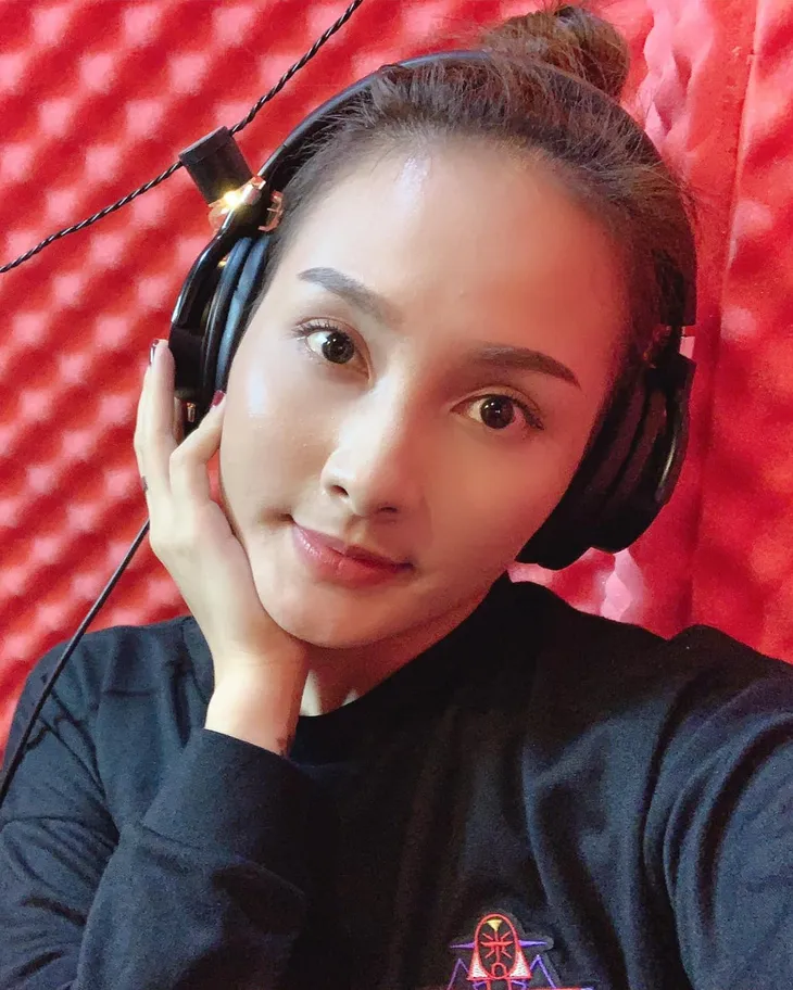 Ngắm mặt mộc xinh đẹp của Hạ Lam Bão ngầm và dàn diễn viên nữ - Ảnh 7. Ngắm mặt mộc xinh đẹp của Hạ Lam Bão ngầm và dàn diễn viên nữ - Ảnh 7.