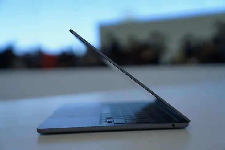 MacBook Air 2022 dự kiến có giá từ 33 triệu đồng - Ảnh 1. MacBook Air 2022 dự kiến có giá từ 33 triệu đồng - Ảnh 1.