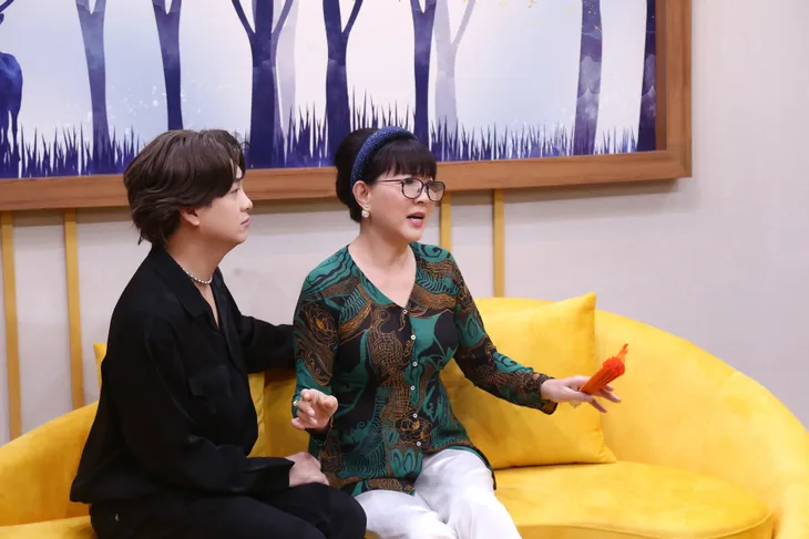 Phương Dung và tuyệt chiêu làm việc với dàn diễn viên đủ mọi lĩnh vực trong Quý ông 5G - Ảnh 2. Phương Dung và tuyệt chiêu làm việc với dàn diễn viên đủ mọi lĩnh vực trong Quý ông 5G - Ảnh 2.