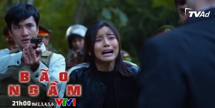 Bão ngầm - Tập cuối: Bác sĩ Hùng tự sát trước mặt Hạ Lam - Ảnh 2. Bão ngầm - Tập cuối: Bác sĩ Hùng tự sát trước mặt Hạ Lam - Ảnh 2.